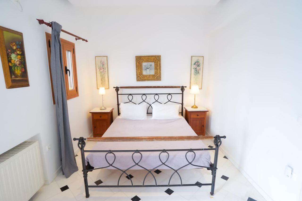 Fira Central Apartments With Veranda Екстериор снимка